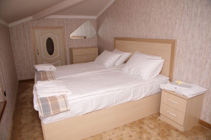 Room 12 of 42