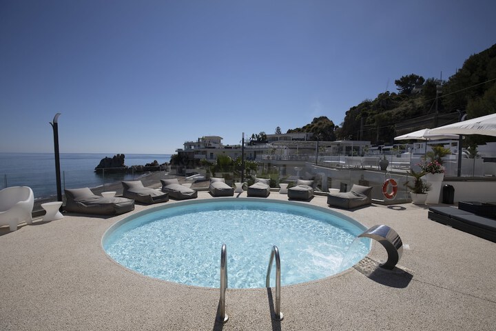 Pool 33 of 62