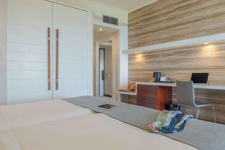 Room 16 of 95