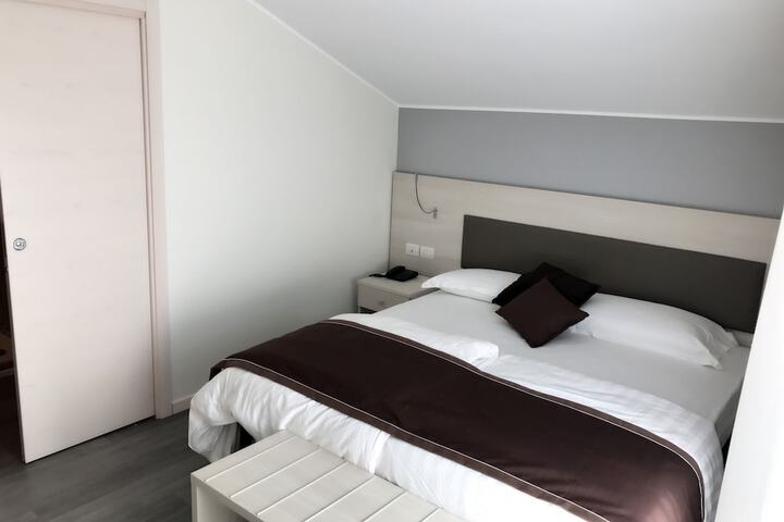 Room 8 of 73
