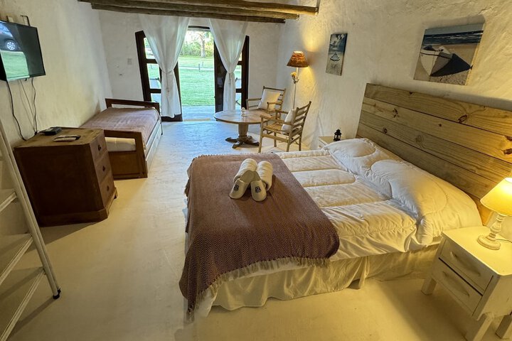 Room 4 of 102