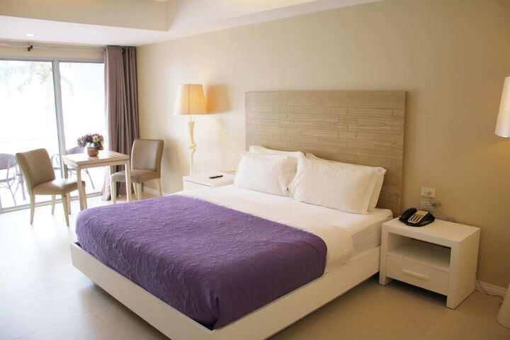 Room 30 of 211