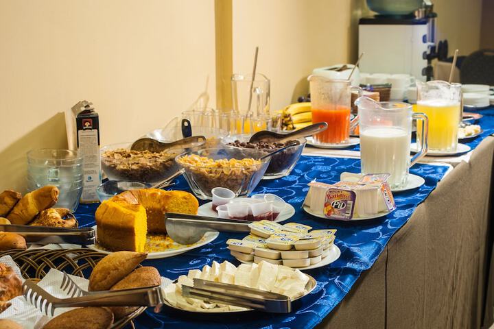Breakfast/Coffee Service 26 of 33