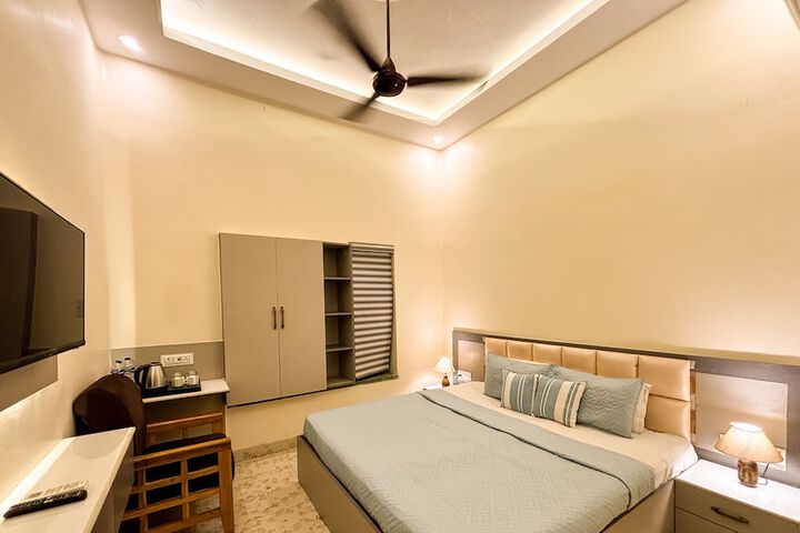 Room 16 of 80