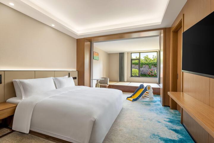 Room 16 of 26