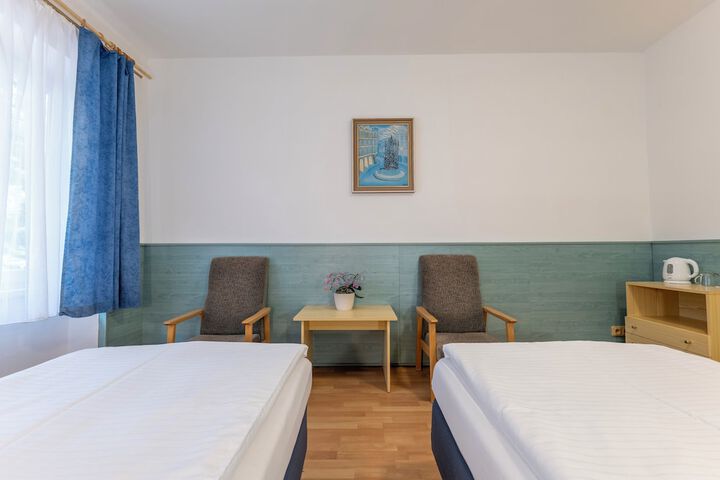 Room 16 of 48