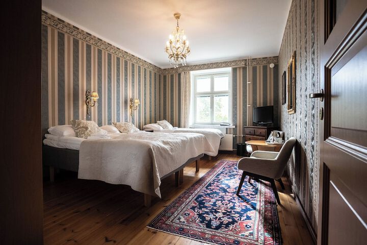 Room 8 of 35