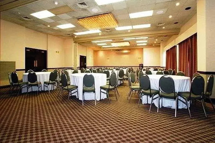 Photo of QUALITY HOTEL & SUITES CENTRAL
