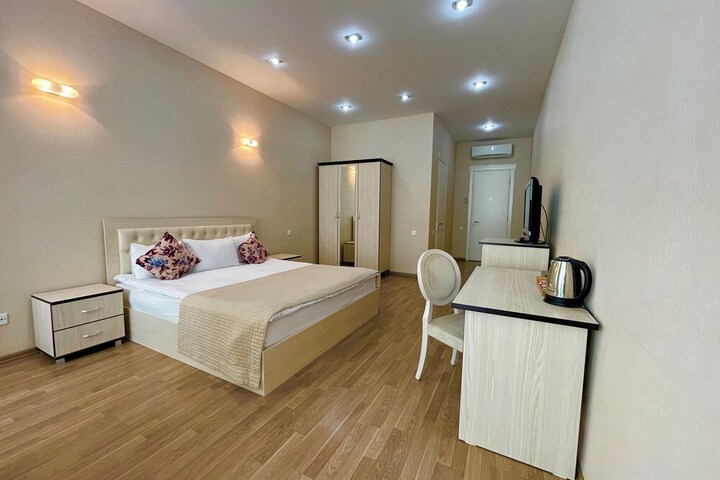 Room 6 of 34