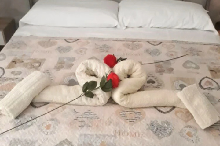 Room 2 of 10