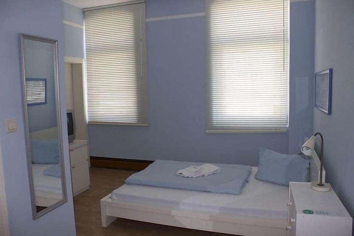 Room 7 of 25