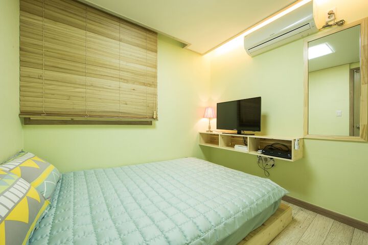 Room 2 of 35