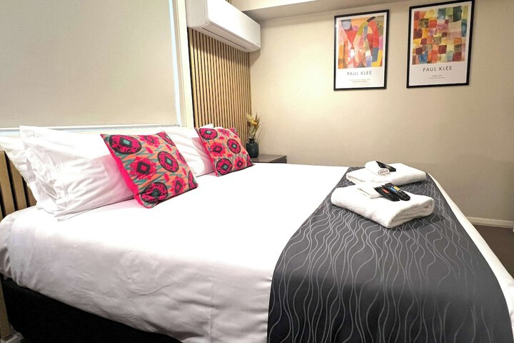 Room 34 of 104