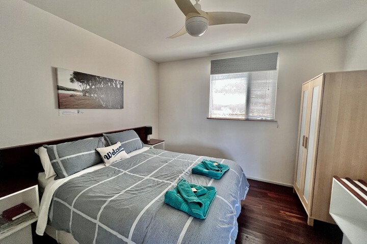 Room 12 of 99
