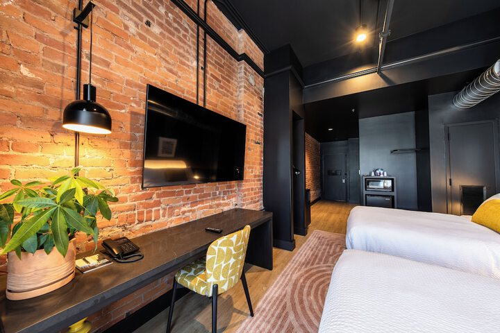 Room 13 of 34