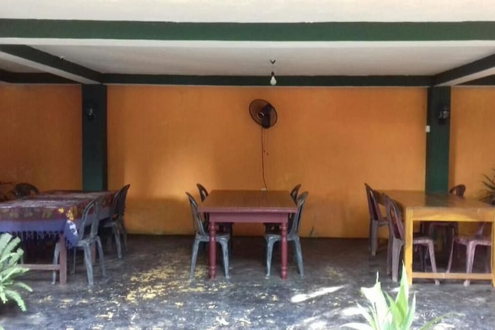 Dining 8 of 10