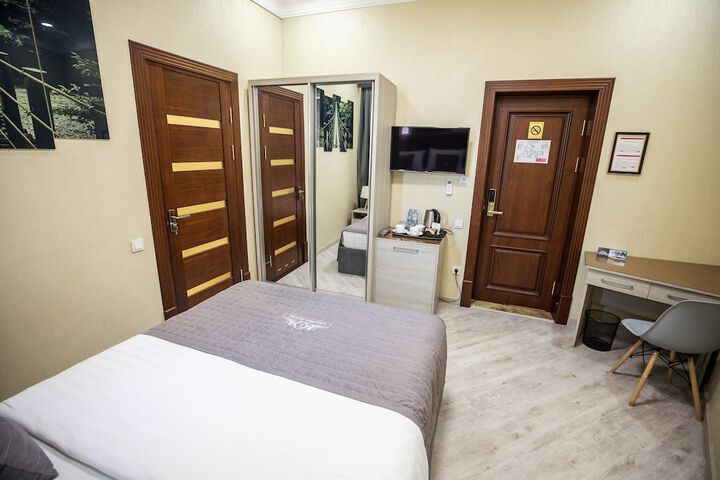 Room 33 of 82