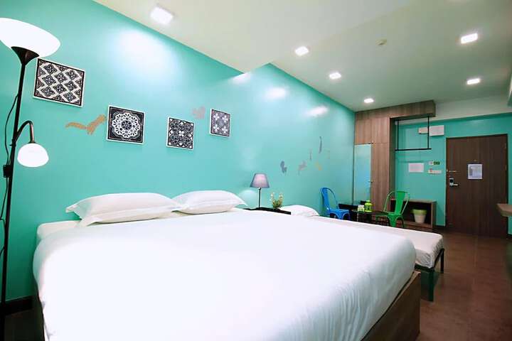 Room 9 of 25