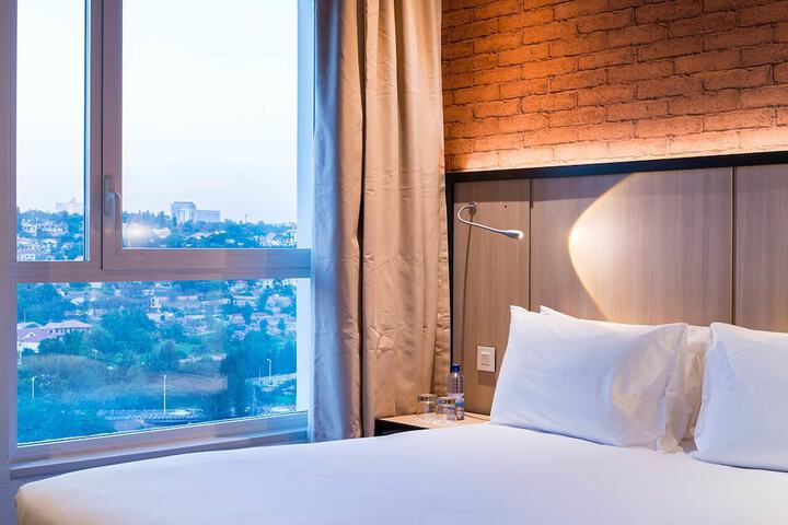 Room 15 of 40