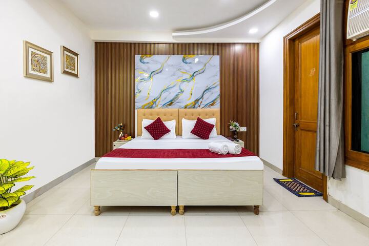 Room 10 of 34