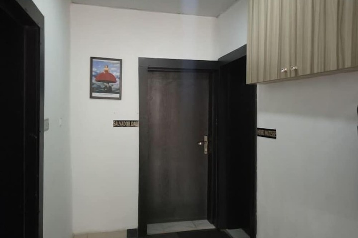 Room 3 of 55