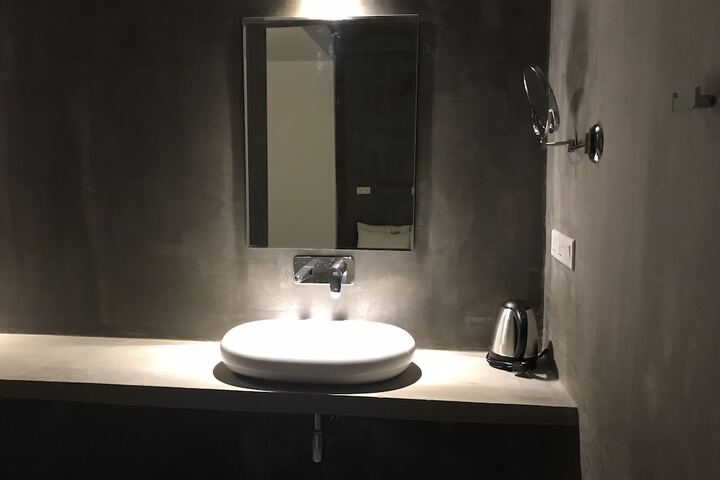 Room 32 of 63