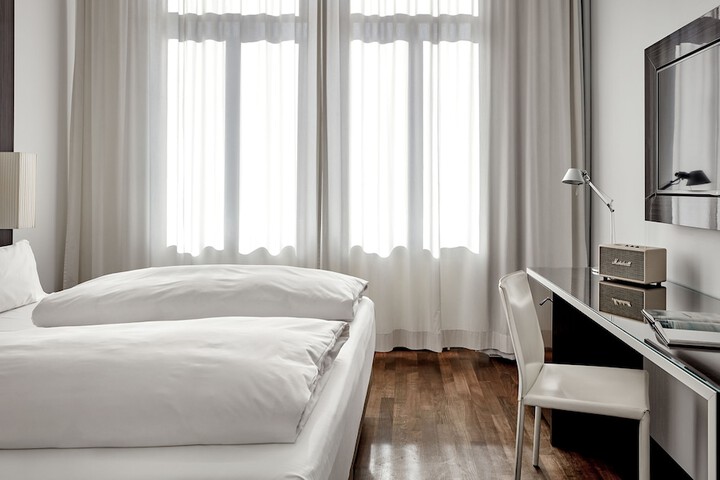 Room 15 of 62