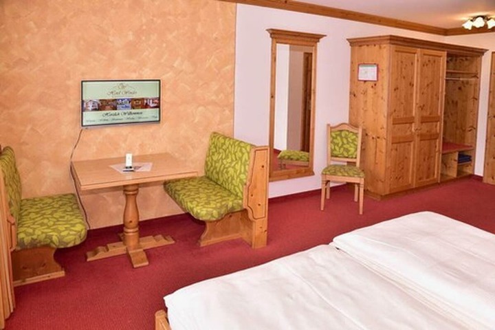Room 3 of 61