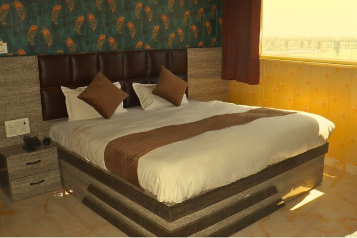 Room 12 of 25