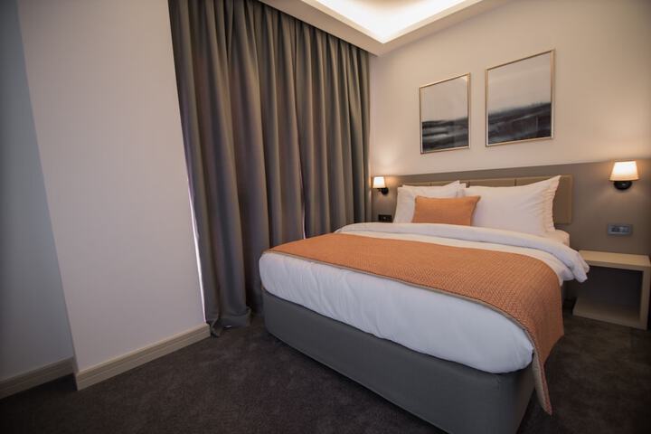 Room 8 of 19