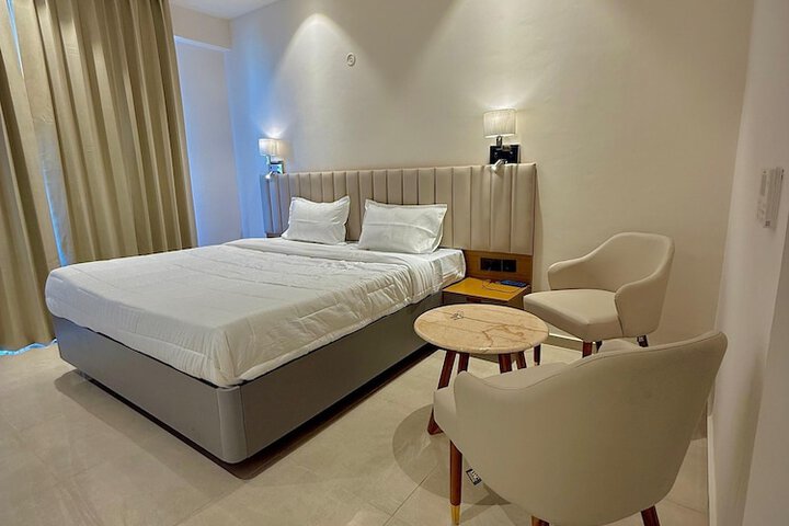 Room 7 of 18