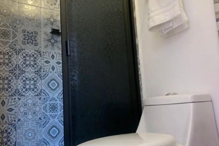 Room 33 of 34