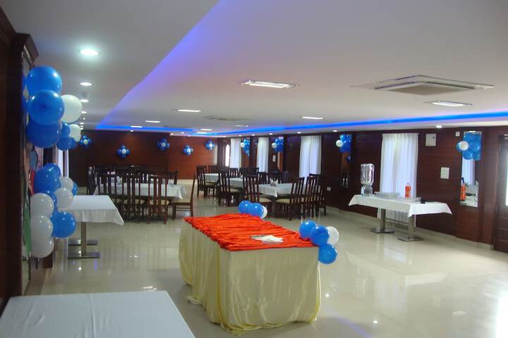 Ballroom/Hall 37 of 44