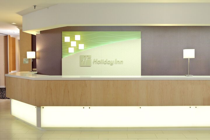 Check-in/check-out kiosk