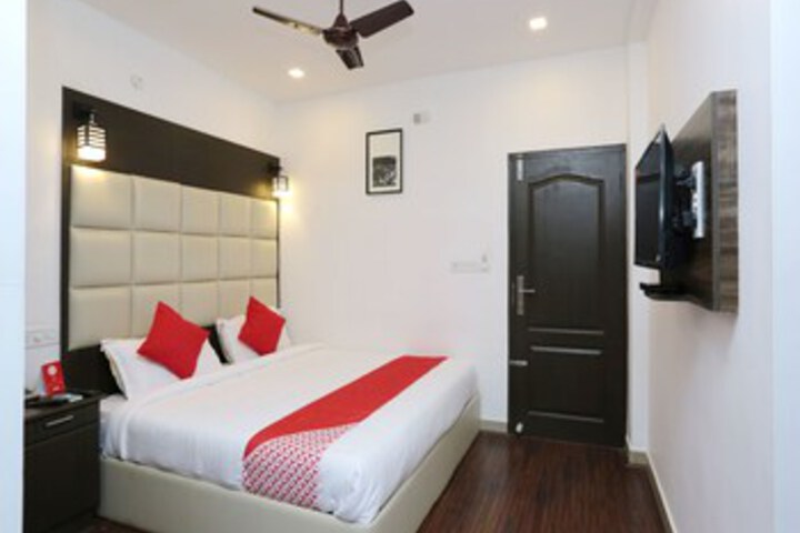 Room 13 of 25