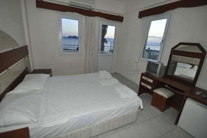 Room 4 of 17