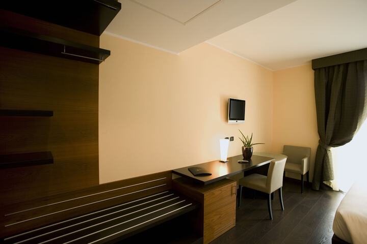 Room 9 of 35