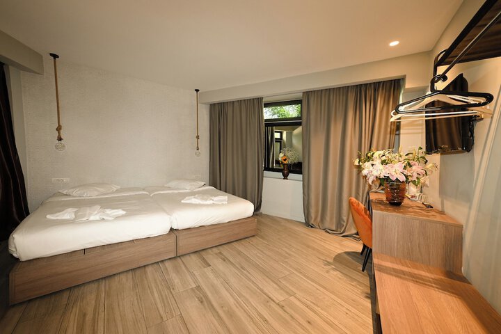 Room 41 of 200