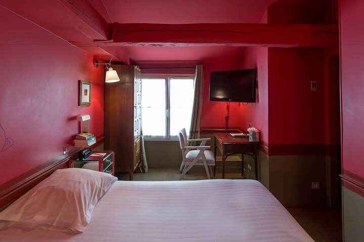 Room 9 of 69