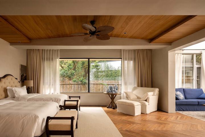 Room 102 of 172