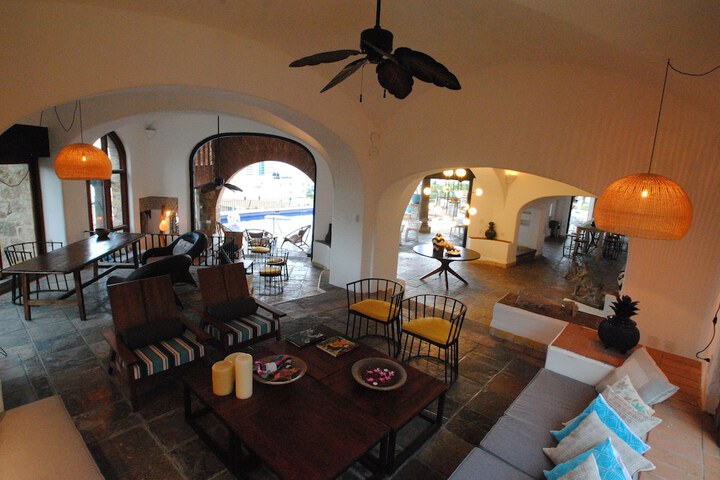 Entrance & Lobby