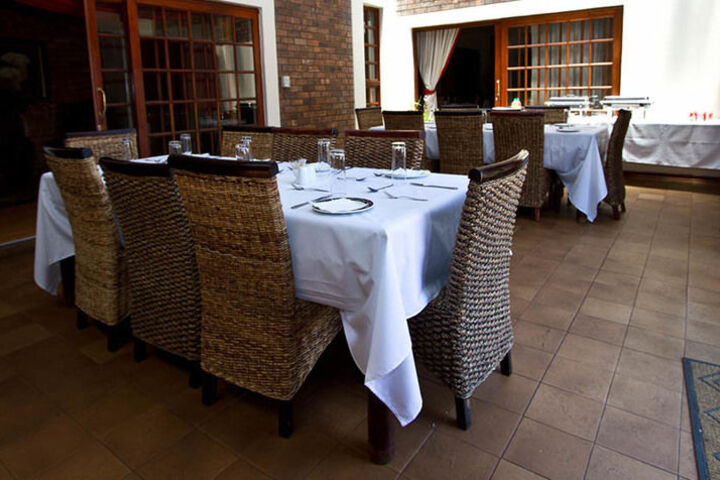 Dining 16 of 22
