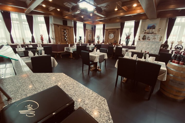 Dining 51 of 63
