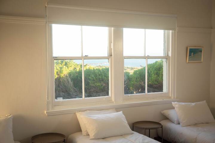 Room 45 of 179