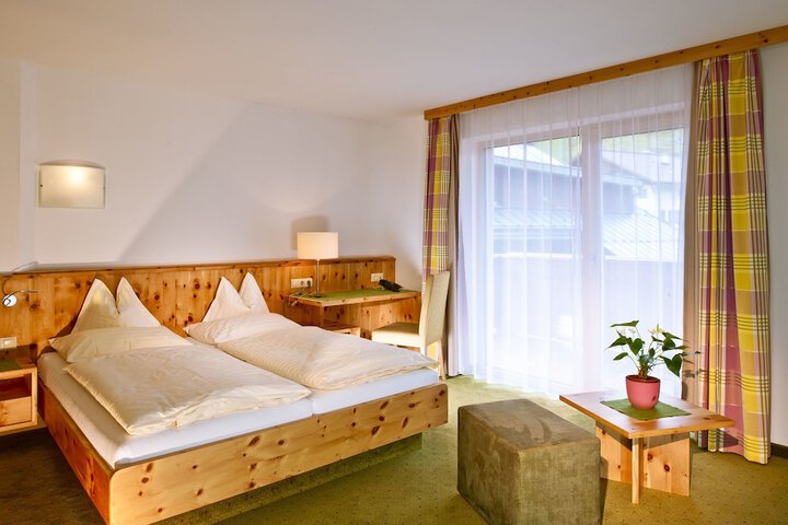 Room 15 of 38