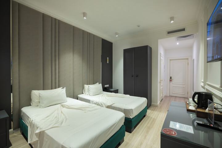 Room 16 of 37