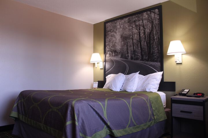 2 Queen Beds First Floor (9 of 17)