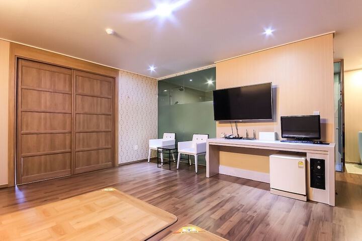 Room 27 of 59
