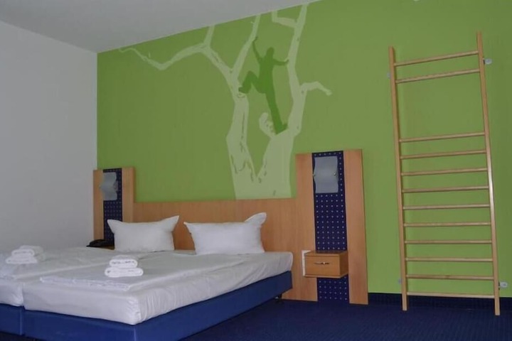 Room 9 of 44