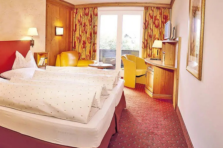 Room 2 of 27